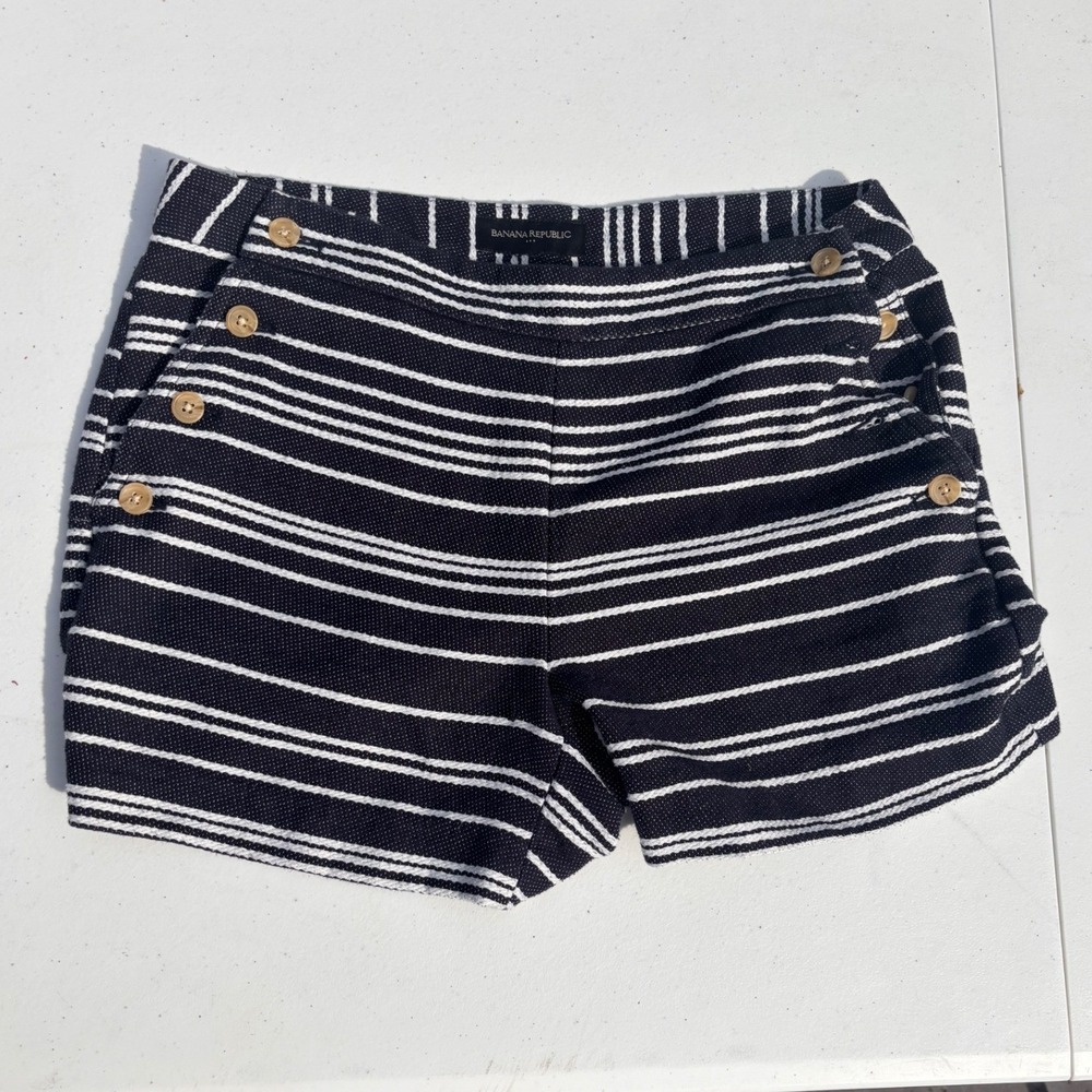 Banana Republic Shorts Womens 2 Navy Blue Striped Sailor Button Detail LIKE NEW